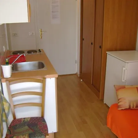 In Balcony, Air Conditioning, Wlan 819-5 *