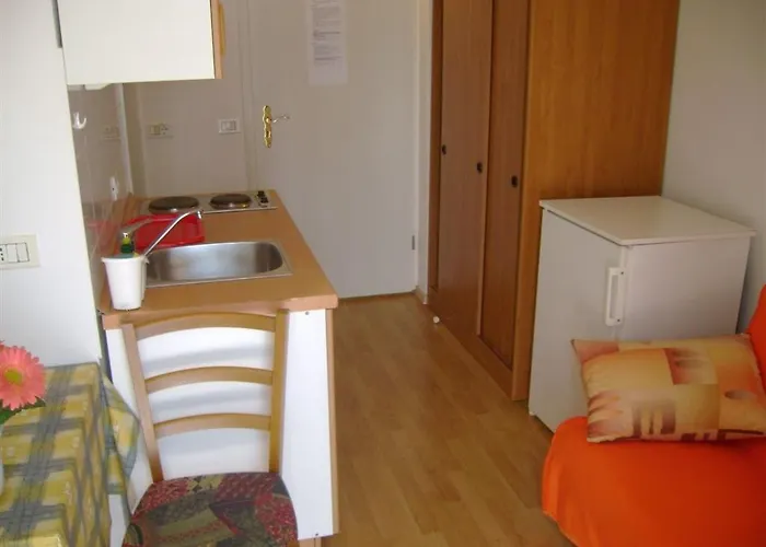 In Balcony, Air Conditioning, Wlan 819-5 *